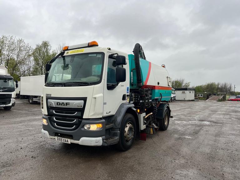 DAF TRUCKS LF 260 18 TONNE SWEEPER