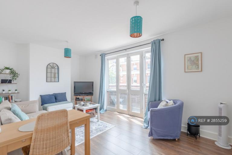 1 bedroom flat in Upper St, London, N1 (1 bed) (#2855259)
