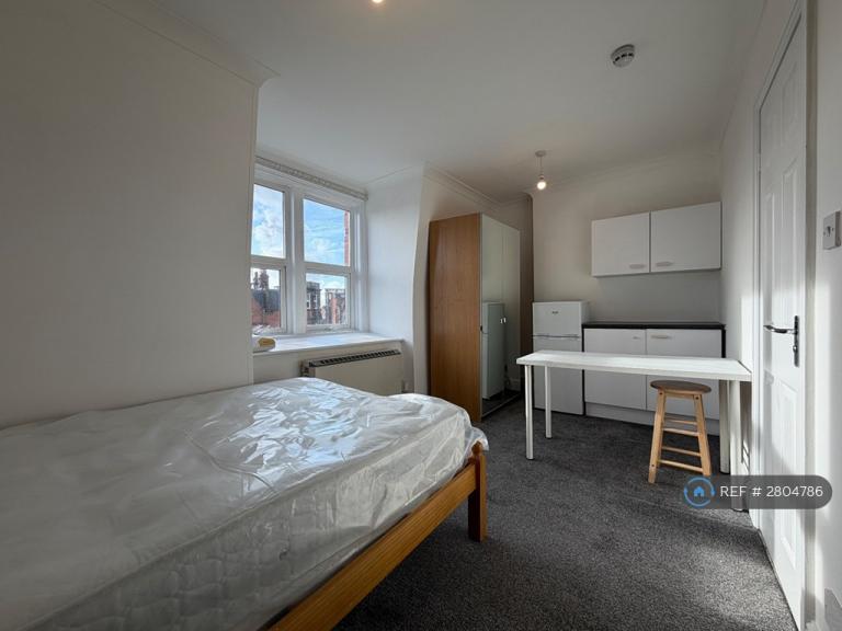 Studio flat in Finchley Road, London, NW3 (#2804786)