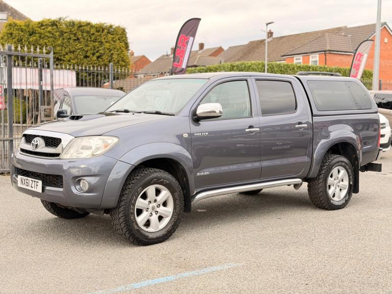 2011 61 TOYOTA HILUX INVINCIBLE 3.0 4X4 171 MANUAL GREY ONLY 39K MILES