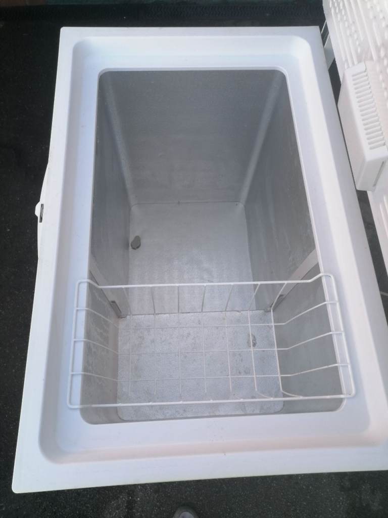 FREEZER CHEST FREEZER LARGE 255 LITRE CAPACITY INDESIT NICE CONDITION CAN DELIVER £230