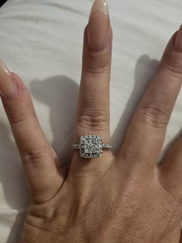 White gold size Q 1 carrot certified diamond ring good condition 