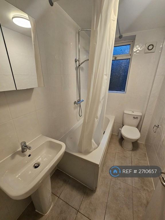 2 bedroom flat in Neasden Lane, London, NW10 (2 bed) (#2710657)