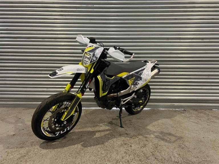 2022 HUSQVARNA 701 SUPERMOTO 2022  Supermoto-Road PETROL Manual