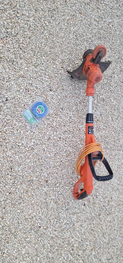 Black and Decker Electric Strimmer + Wire