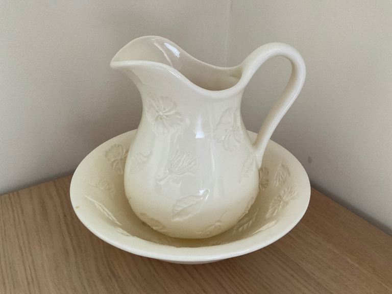 Small jug and bowl set
