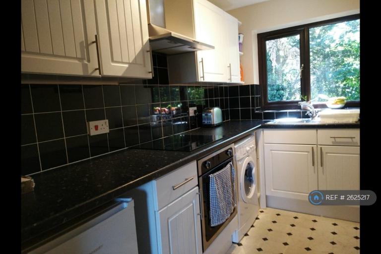 1 bedroom flat in Lavender Court, Cirencester, GL7 (1 bed) (#2625217)