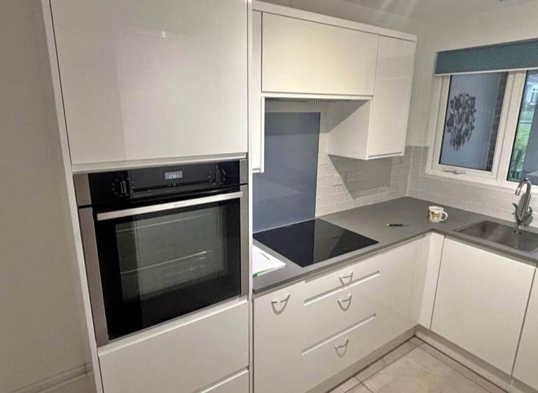 Kitchen Units – Good Condition, White Gloss