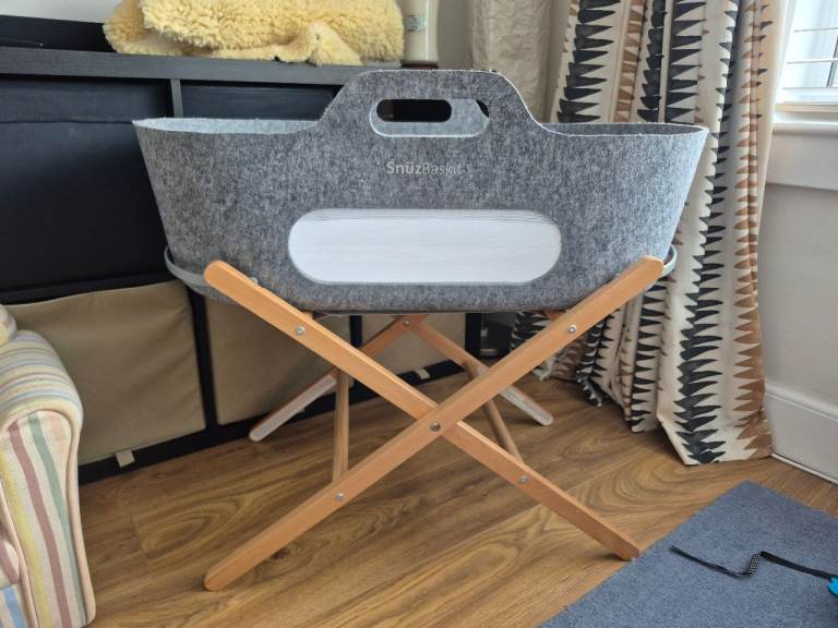 Snuzbaskit Moses Basket & Sheets 