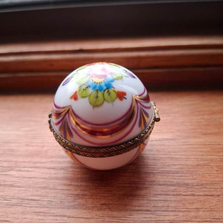 Limoges France Peint Main Trinket /Ring Ball