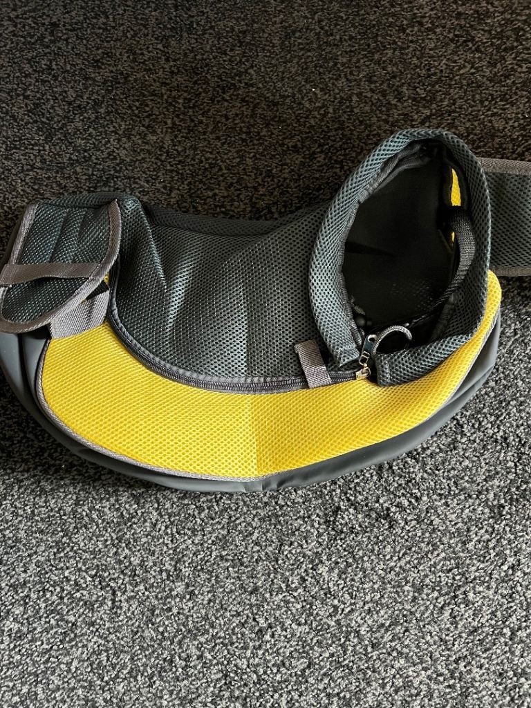 Large pet carrier 