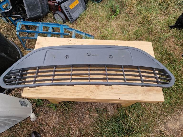 Ford Focus Mk2.5 lower front grill 