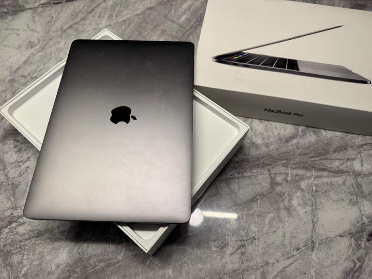 image for Apple Macbook pro 2016 13 inch Touch Bar 16GB Ram 256GB SSD 4 Thunderbolt