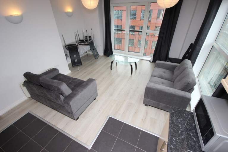 2 BEDROOM APARTMENT AVAILABLE NOW - £1300.00 PER MONTH
