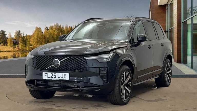 2025 Volvo XC90 Plus, T8 AWD Plug-in hybrid, Electric/Petrol, Dark, 7 Seats ( 360* Camera ) ESTAT...