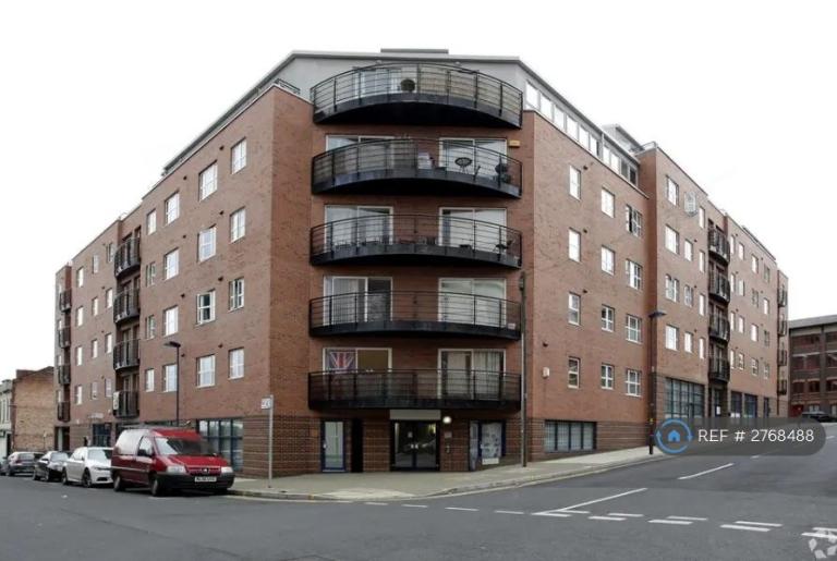 3 bedroom flat in Qube, Birmingham, B1 (3 bed) (#2768488)
