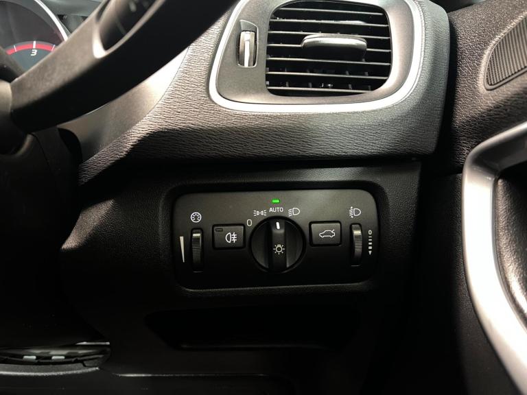 2015 Volvo V40 D2 R DESIGN 5dr HATCHBACK DIESEL Manual