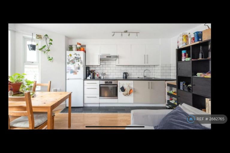 3 bedroom flat in Narford Rd, London, E5 (3 bed) (#2882765)