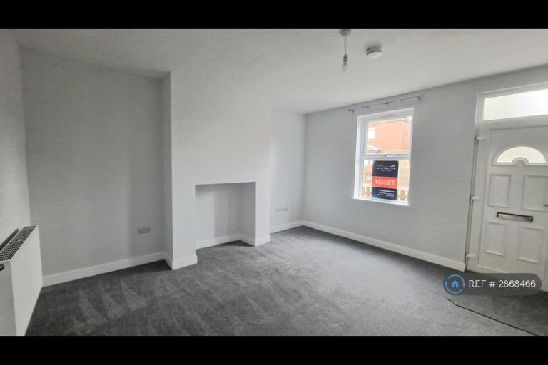 2 bedroom house in High Street, Royston, Barnsley, S71 (2 bed) (#2868466)