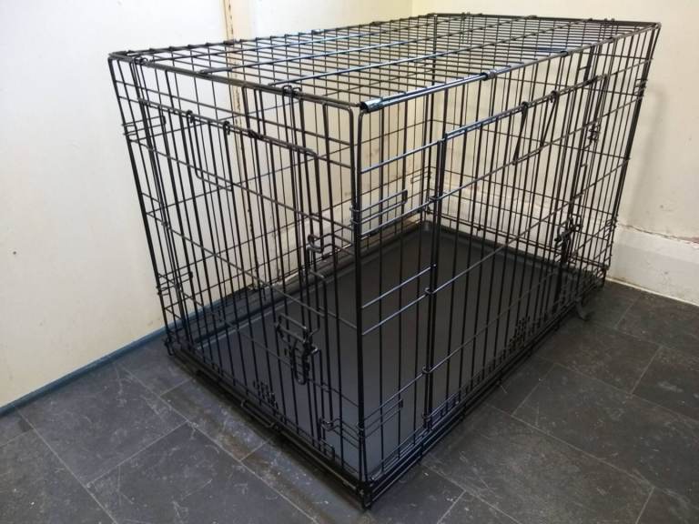 Medium Size Metal dog cage.
