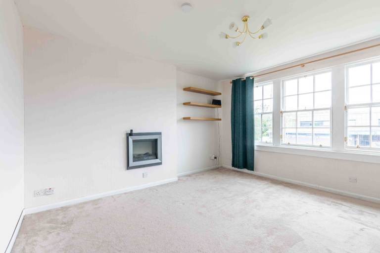 Desirable, 2 bedroom, upper villa, unfurnished, in Ratho – available October!