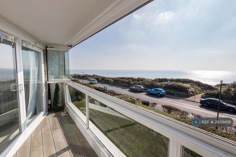 2 bedroom flat in Southbourne, Southbourne, BH6 (2 bed) (#2939456)