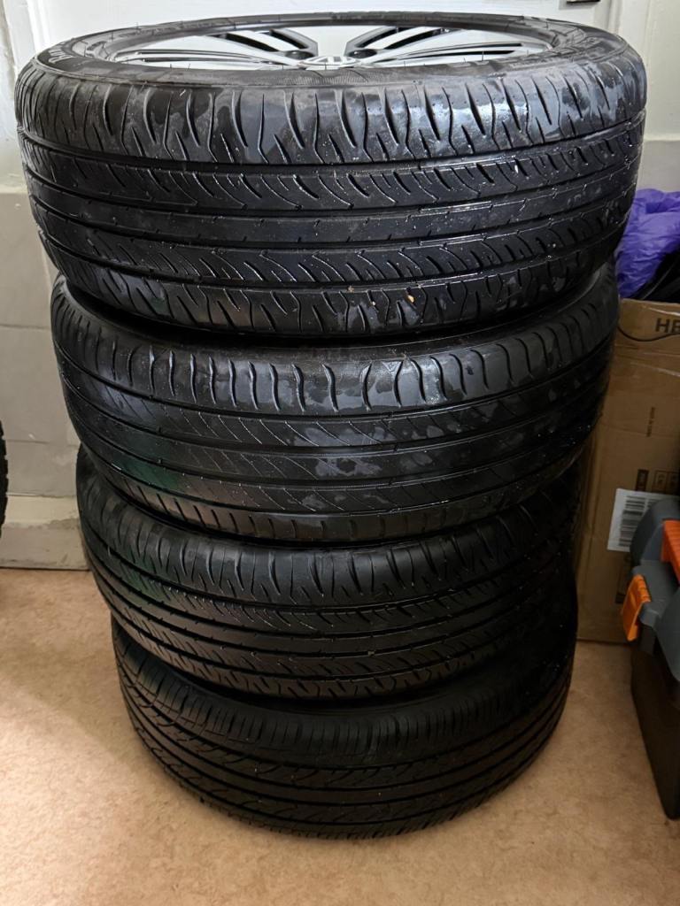 VW Golf Alloy Wheels & Tyres – Excellent Condition