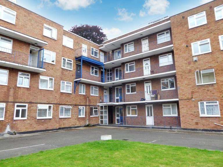 Two-Bed Ground Floor Apartment - Close to Dunstable Town Centre