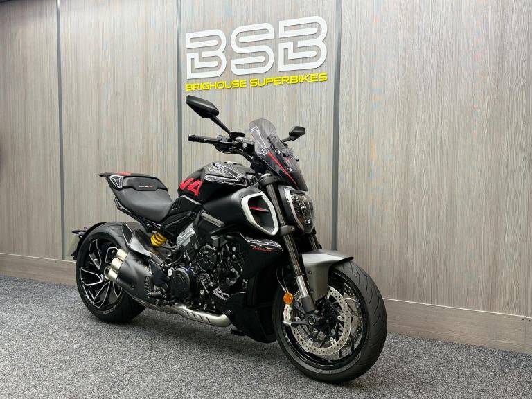 2023 73 Ducati Diavel V4 1158cc Euro 5 - 1 Owner - Low Miles - Carbon Extras +++