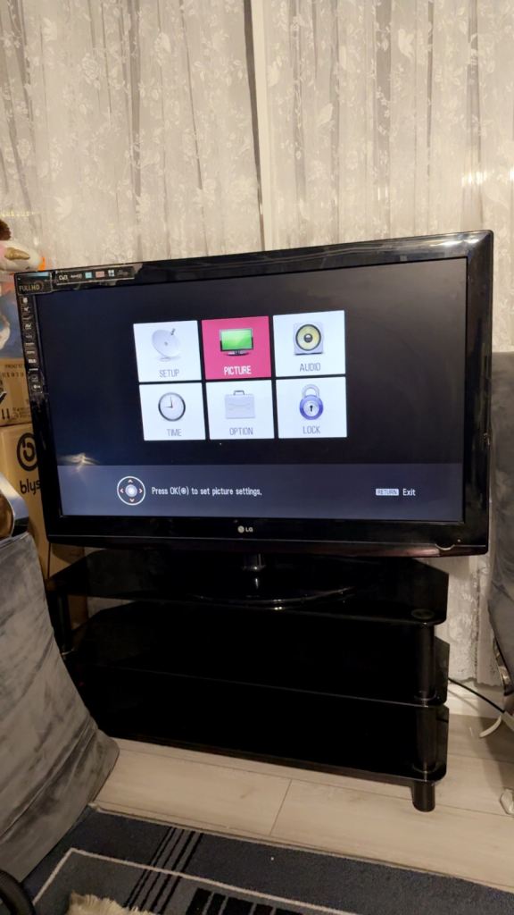 47 inch tv with remote LCD with glass tv trolley stand 