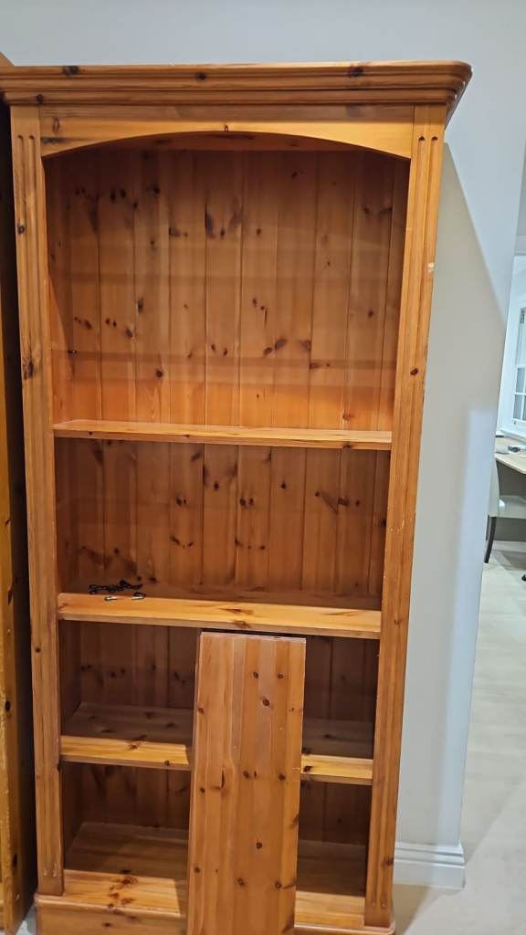SOLID WOOD PINE BOOKCASE