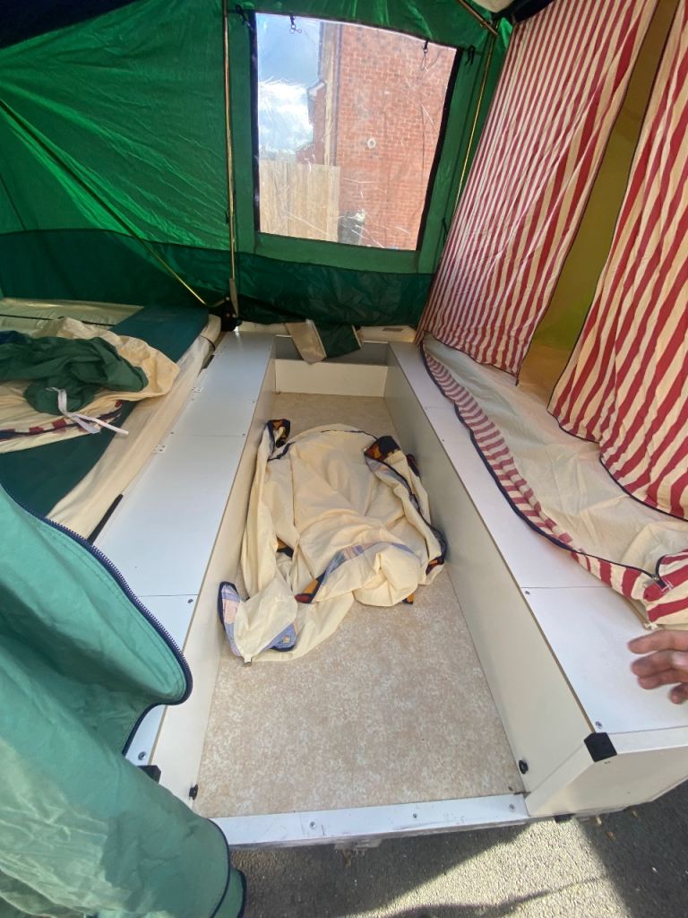 Caravan pop-up tent