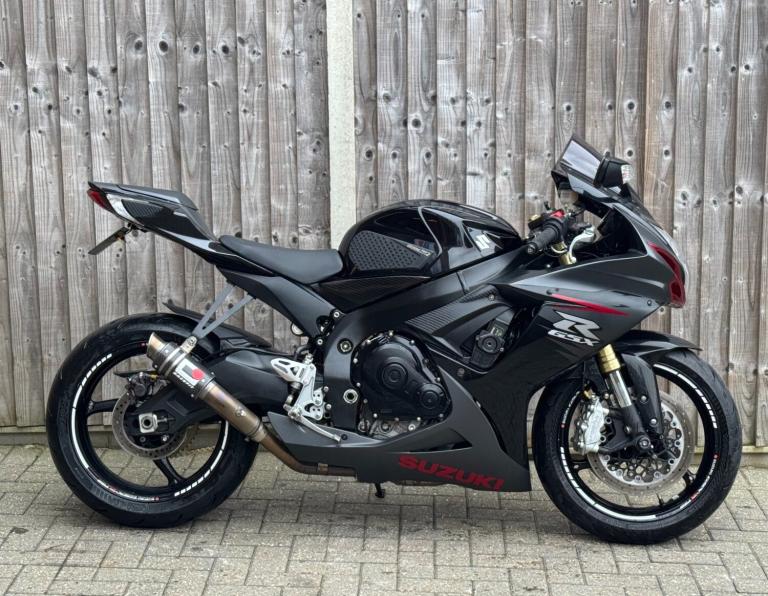 SUZUKI GSXR 750 L1 2011 (11) SUPER SPORT + 8,500 MILES + FULL RACEFIT SYSTEM