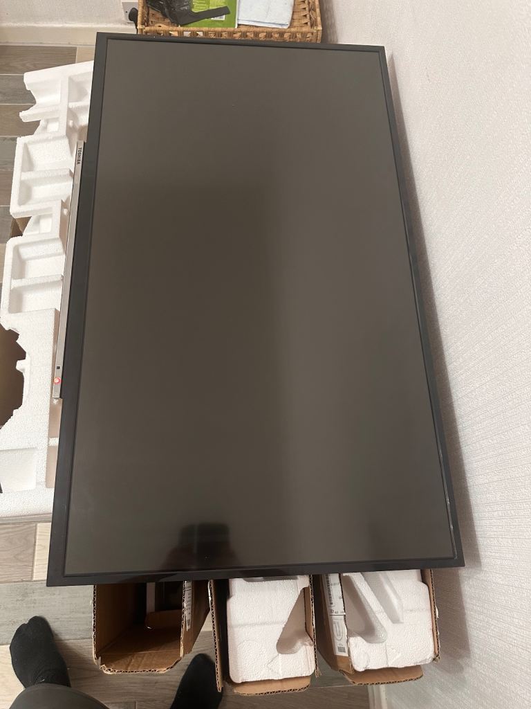 Toshiba 43V6863DB 43 inch 4K Ultra HD LED Smart TV (Image problem) for parts 