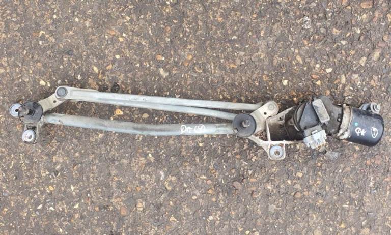 Nissan Qashqai J10 Front Wiper Motor And Linkage 2009