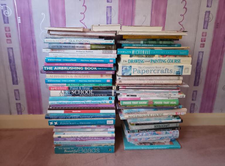 Large collection of books mainly painting