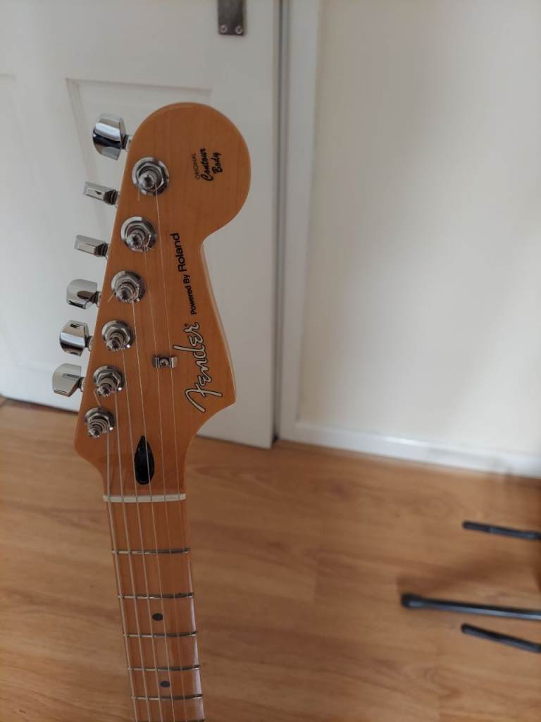 Fender roland V5 electric guitar