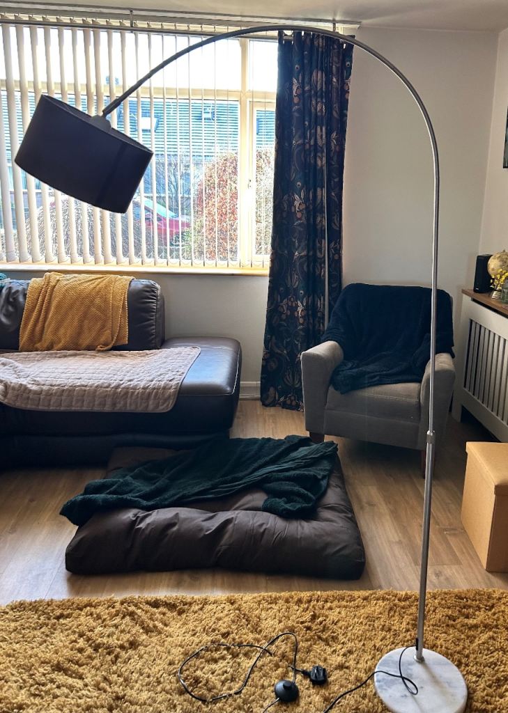 Floor lamp with marble base