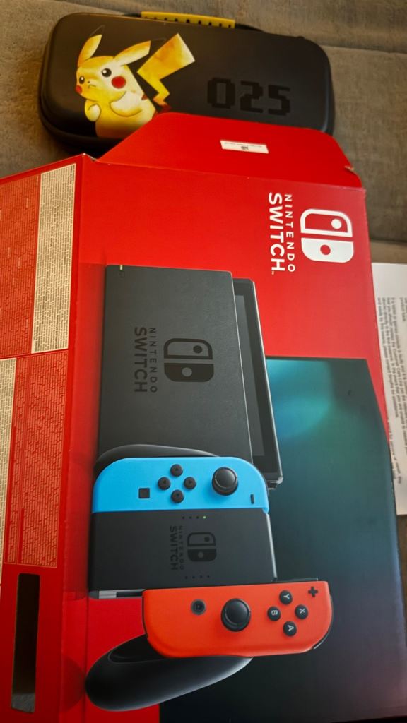 Nintendo boxed with controller and 2 games 