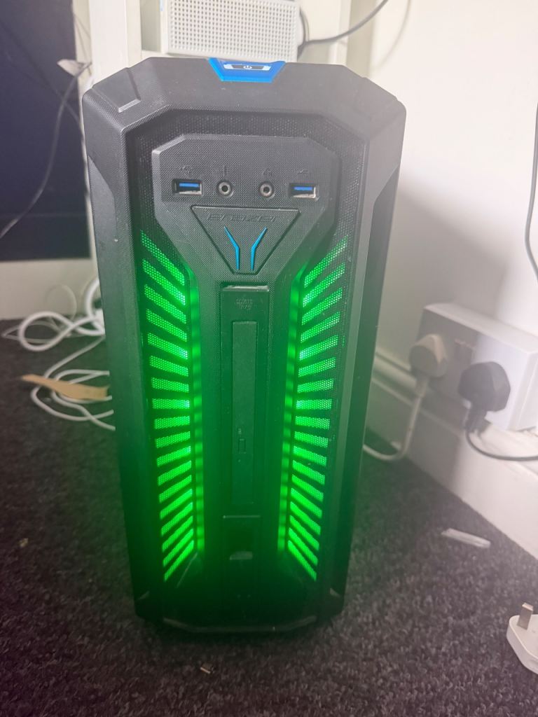 Medion Gaming PC + keyboard and mouse 