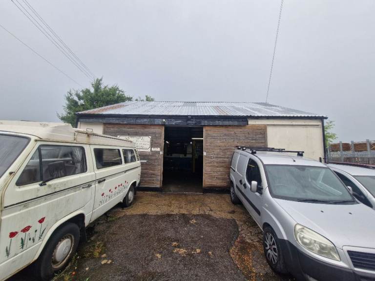 MECHANIC'S WORKSHOP AVAILABLE – WINGHAM, KENT