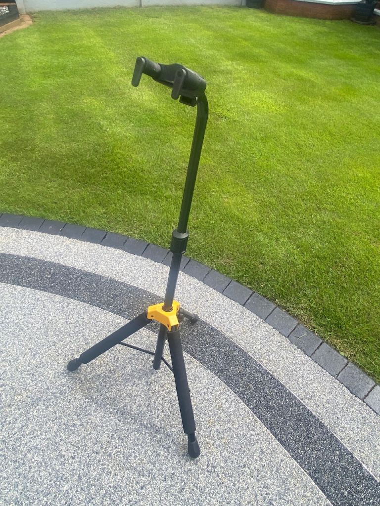 HERCULES Guitar Stand – Good Condition