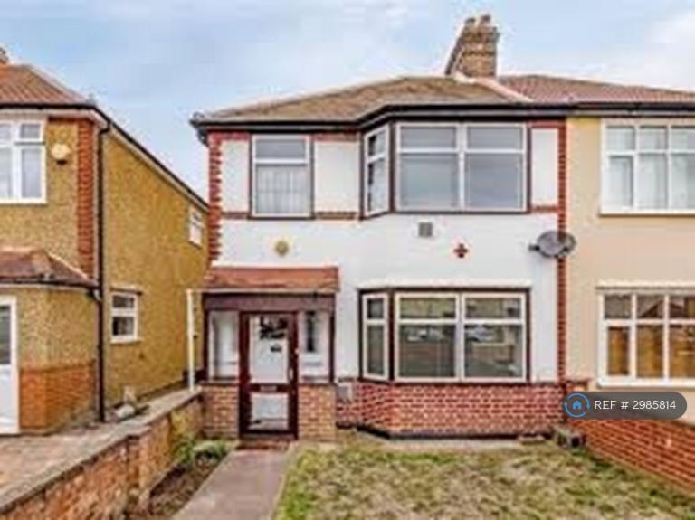 4 bedroom house in Worton Gardens, Isleworth, TW7 (4 bed) (#2985814)