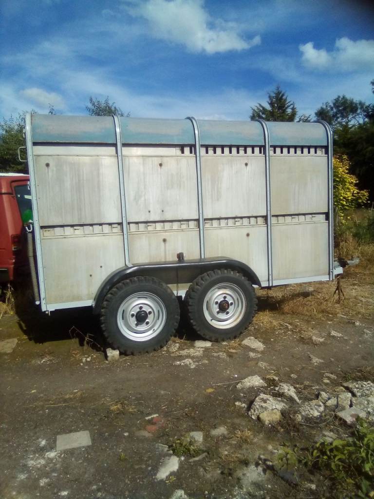 LIVESTOCK TRAILER