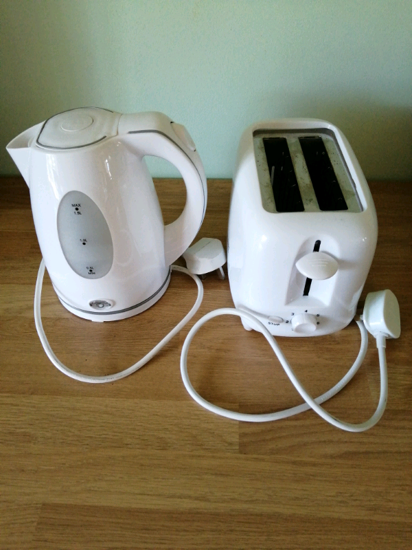 White toaster & kettle. 