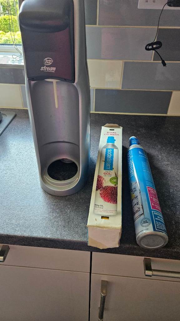 Sodastream with 2 spare gas bottles