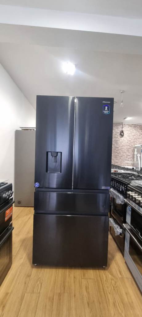 Ex display Fridge freezer Hisense American style frost free with water dispenser 