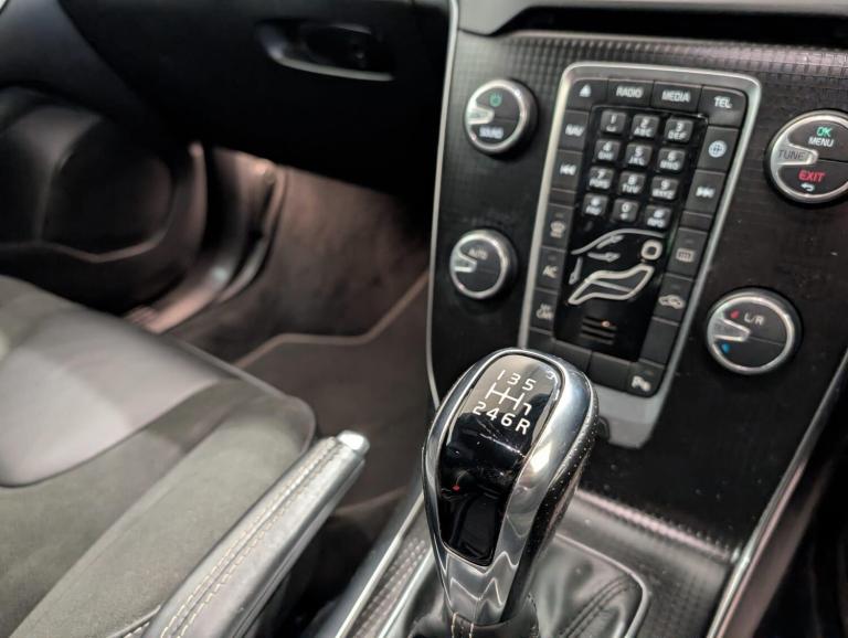 2019 Volvo V40 2.0 T2 GPF R-Design Nav Plus Euro 6 (s/s) 5dr HATCHBACK Petrol Manual