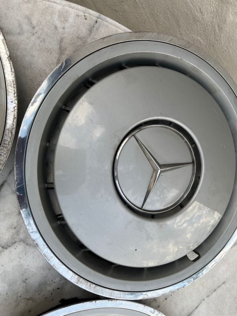 Mercedes wheel trims 
