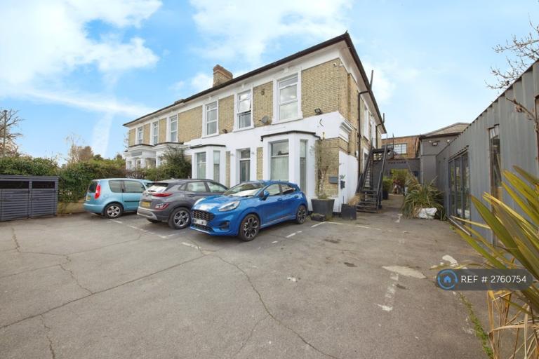 1 bedroom in Ballards Lane, North Finchley, N12 (#2760754)